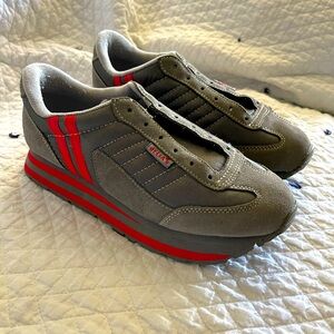 Size 7 Vintage Sneakers